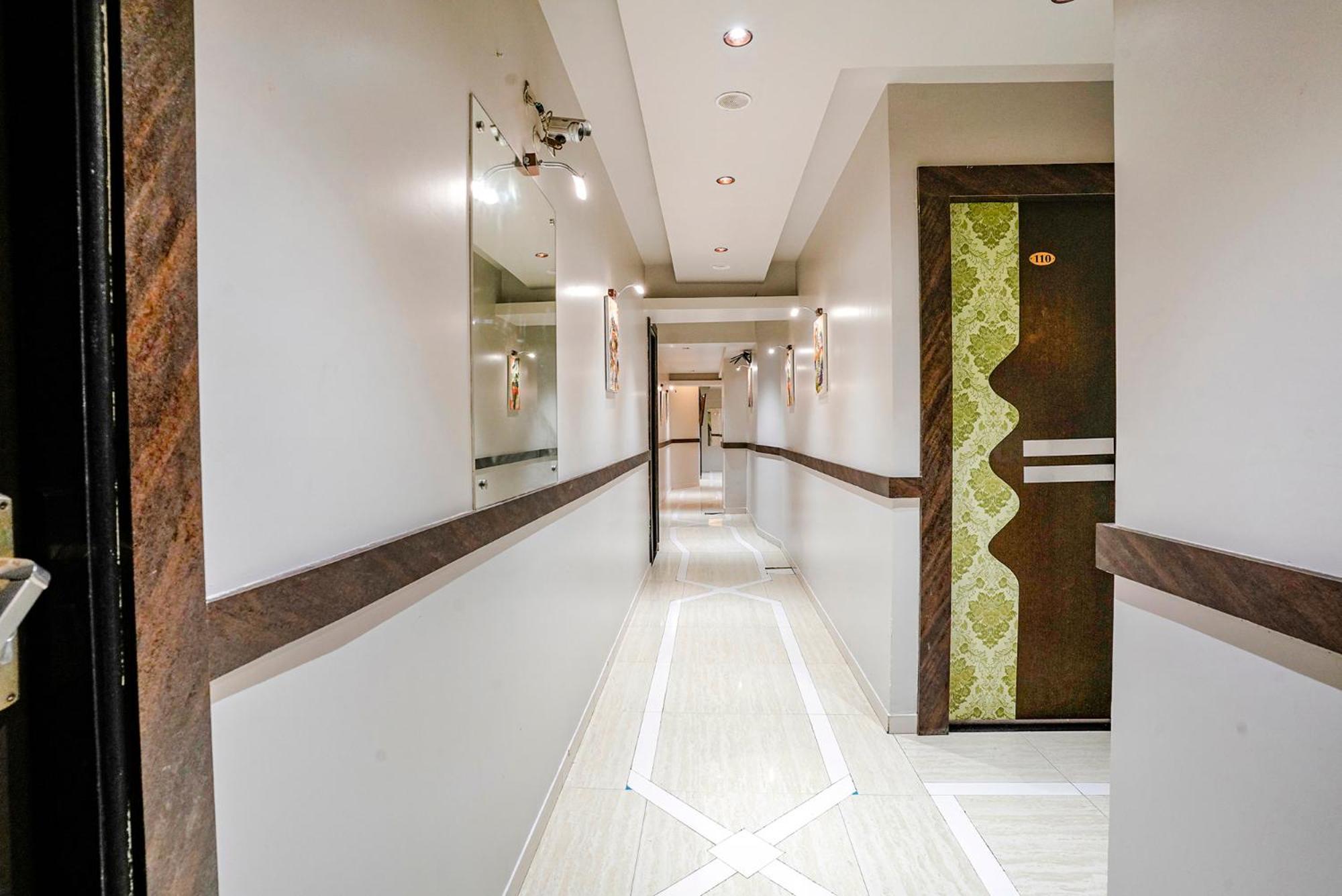 Fabexpress Amber Corp Inn - Nr Nesco Exhibition Center مومباي المظهر الخارجي الصورة