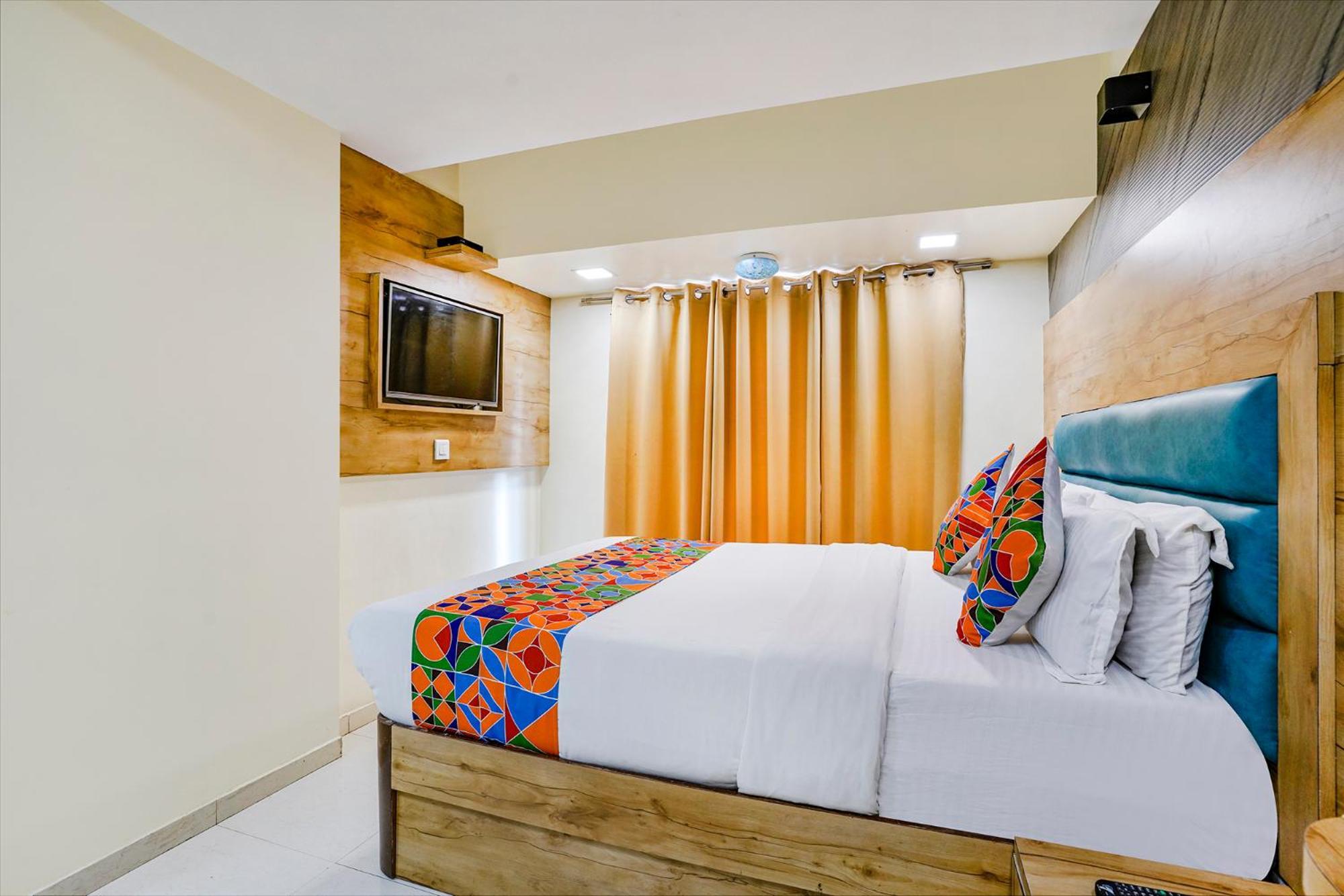 Fabexpress Amber Corp Inn - Nr Nesco Exhibition Center مومباي المظهر الخارجي الصورة