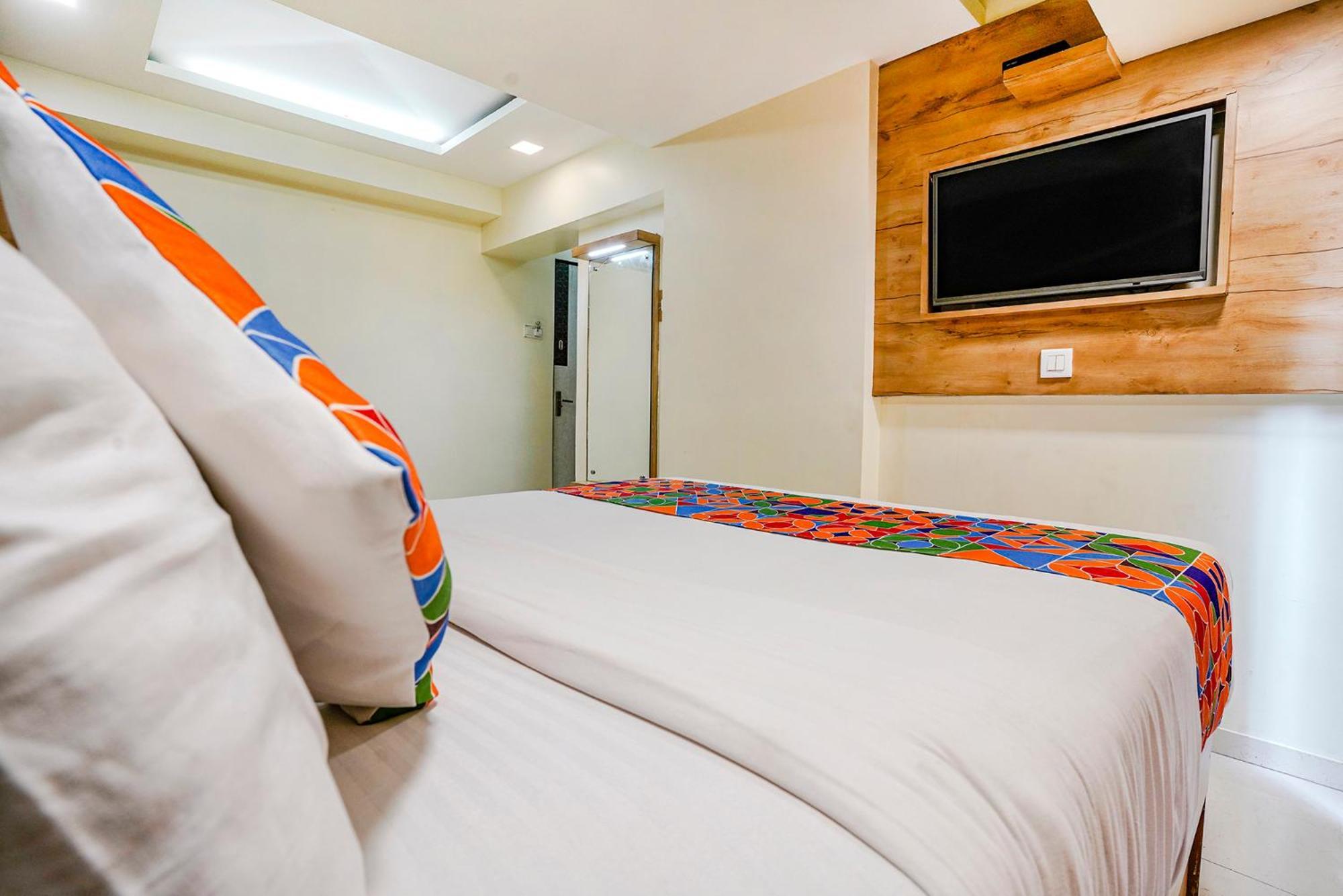 Fabexpress Amber Corp Inn - Nr Nesco Exhibition Center مومباي المظهر الخارجي الصورة