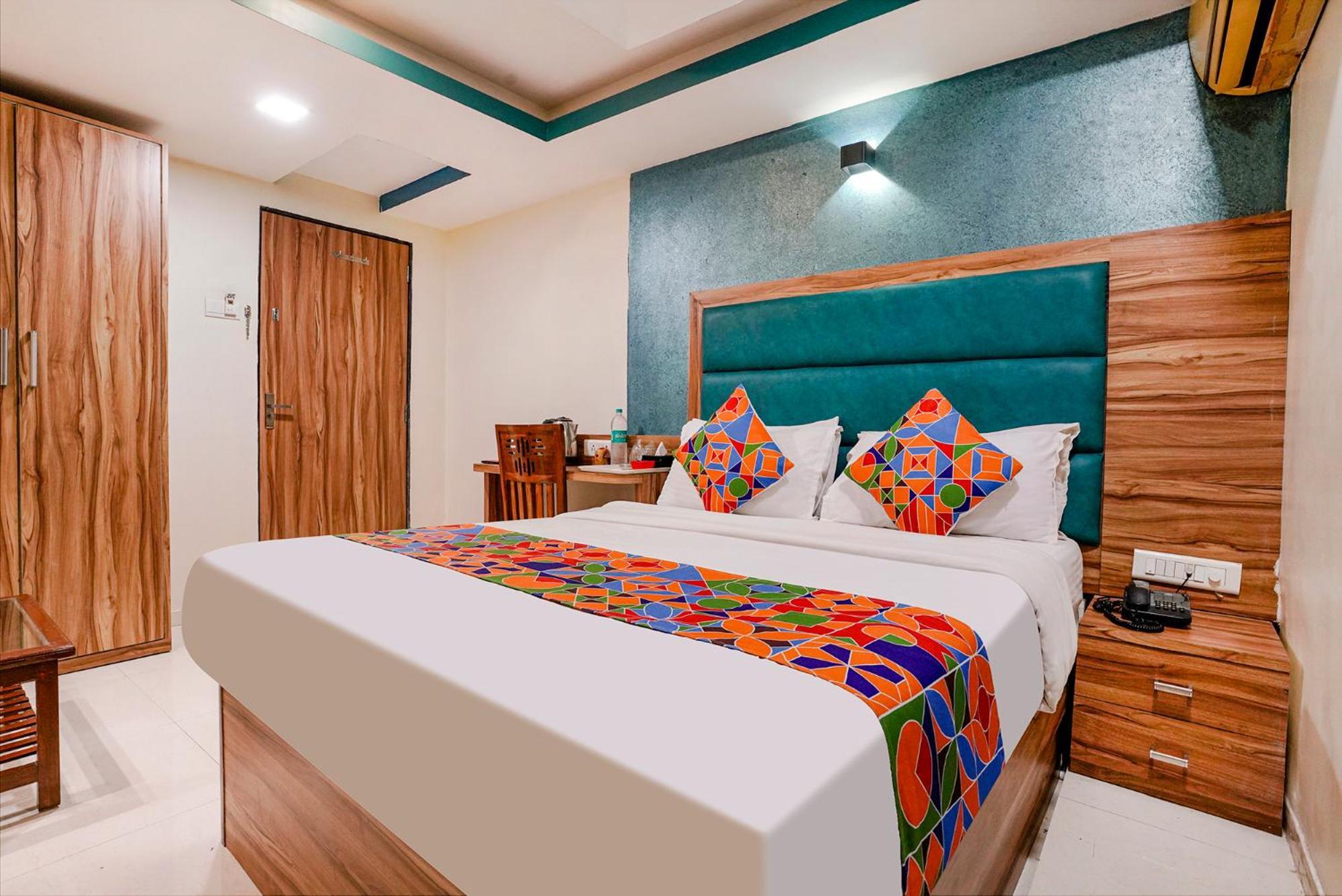 Fabexpress Amber Corp Inn - Nr Nesco Exhibition Center مومباي المظهر الخارجي الصورة