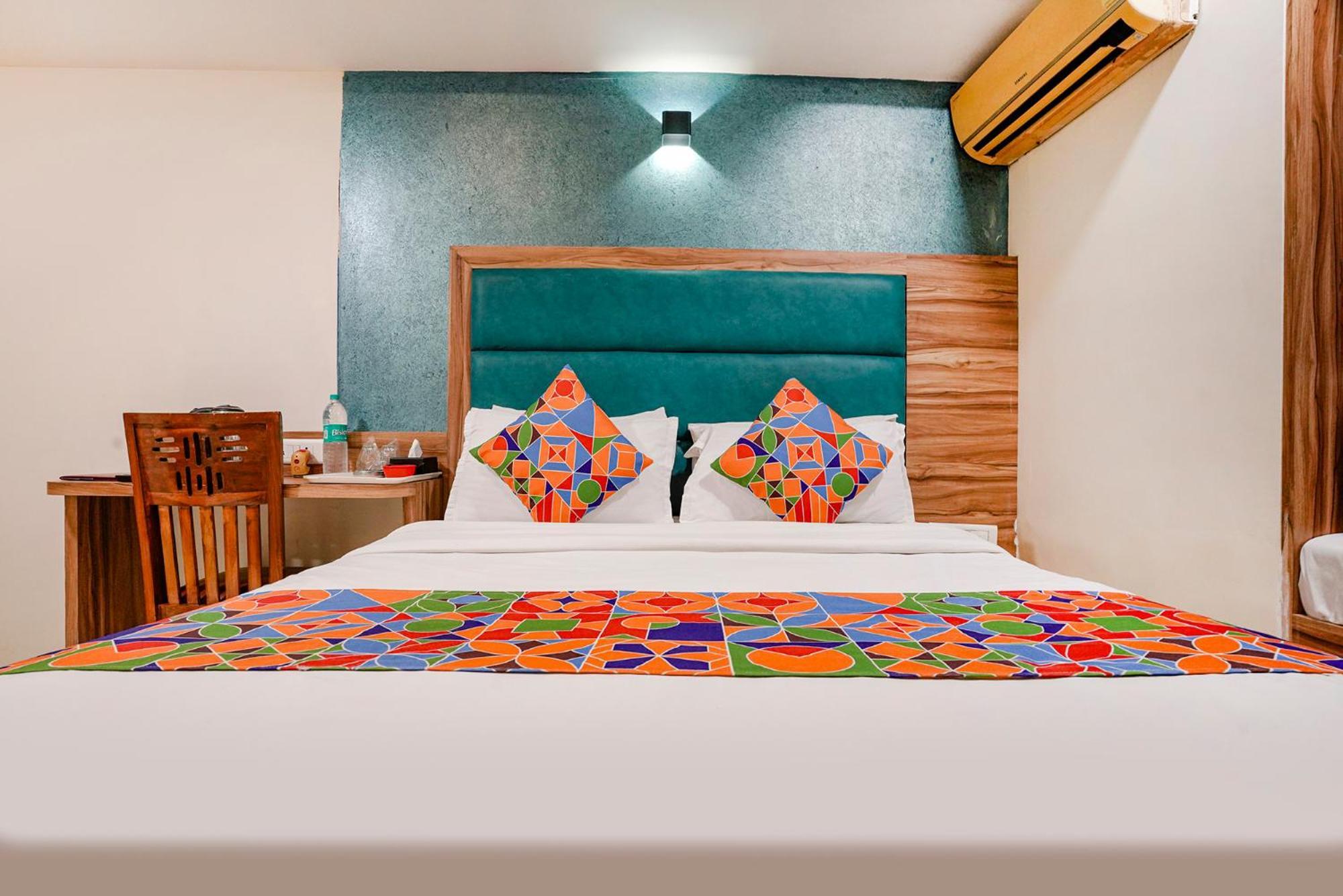Fabexpress Amber Corp Inn - Nr Nesco Exhibition Center مومباي المظهر الخارجي الصورة