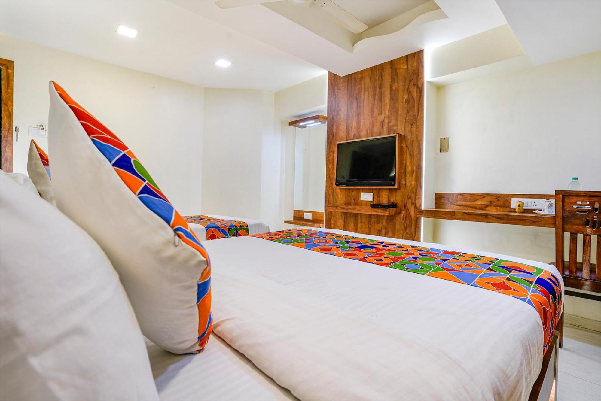 Fabexpress Amber Corp Inn - Nr Nesco Exhibition Center مومباي المظهر الخارجي الصورة