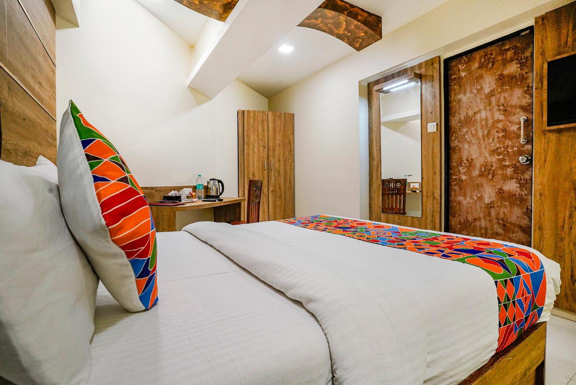 Fabexpress Amber Corp Inn - Nr Nesco Exhibition Center مومباي المظهر الخارجي الصورة
