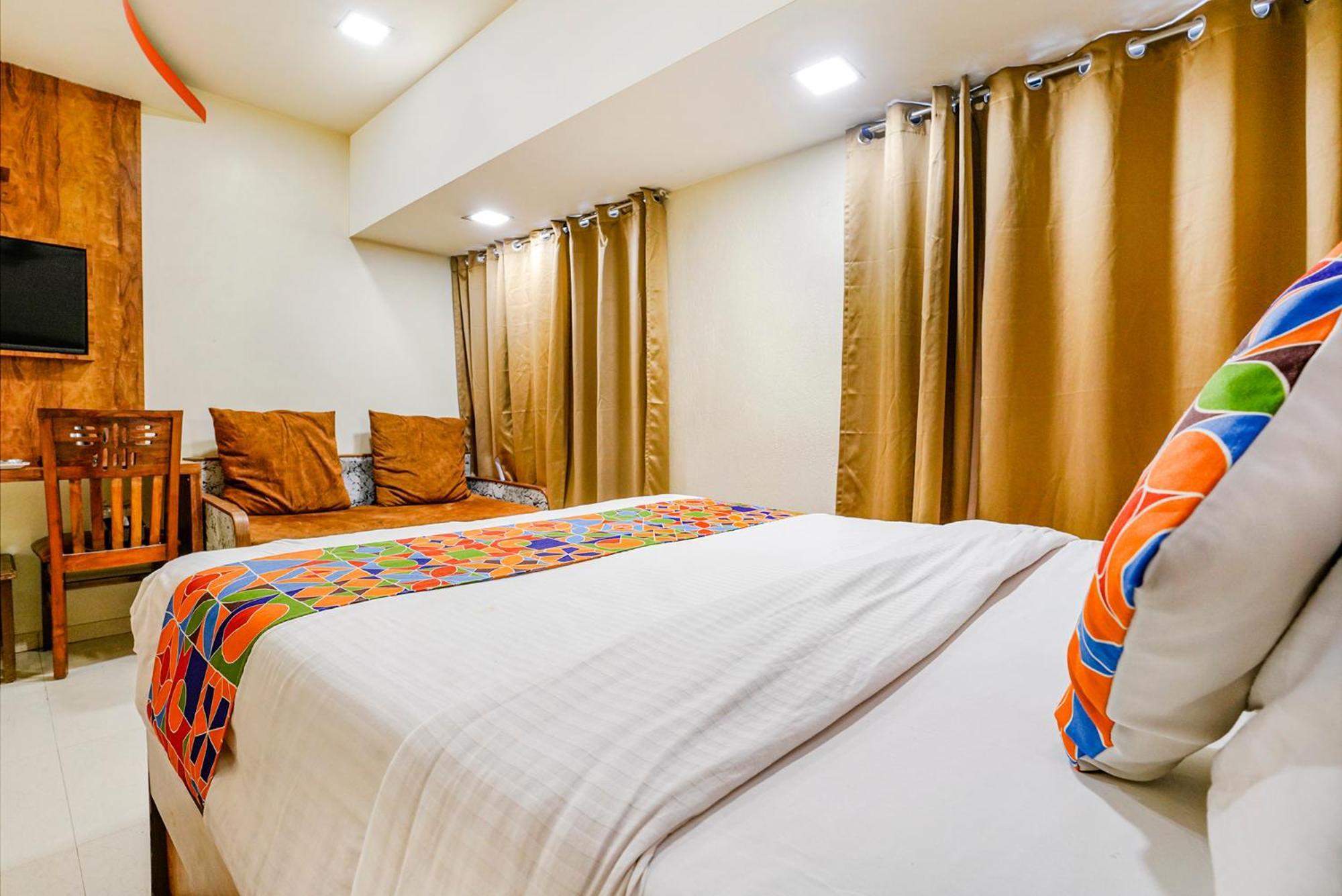 Fabexpress Amber Corp Inn - Nr Nesco Exhibition Center مومباي المظهر الخارجي الصورة