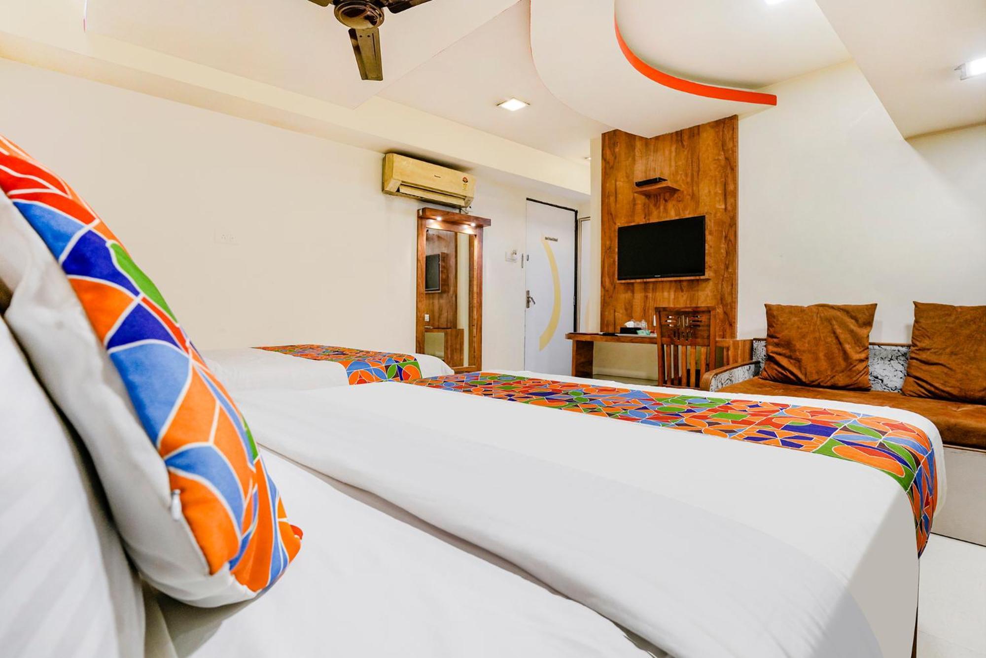 Fabexpress Amber Corp Inn - Nr Nesco Exhibition Center مومباي المظهر الخارجي الصورة