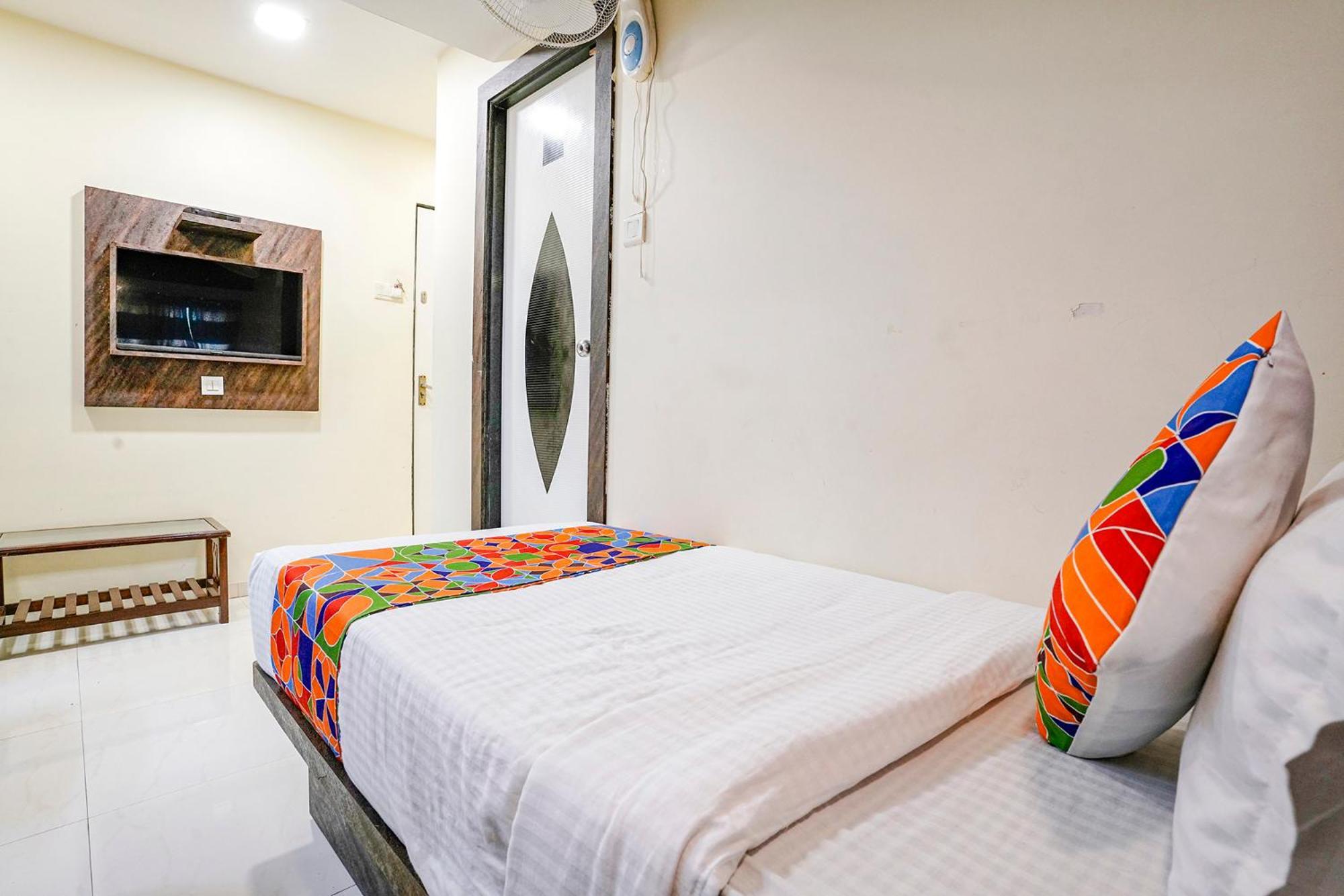 Fabexpress Amber Corp Inn - Nr Nesco Exhibition Center مومباي المظهر الخارجي الصورة