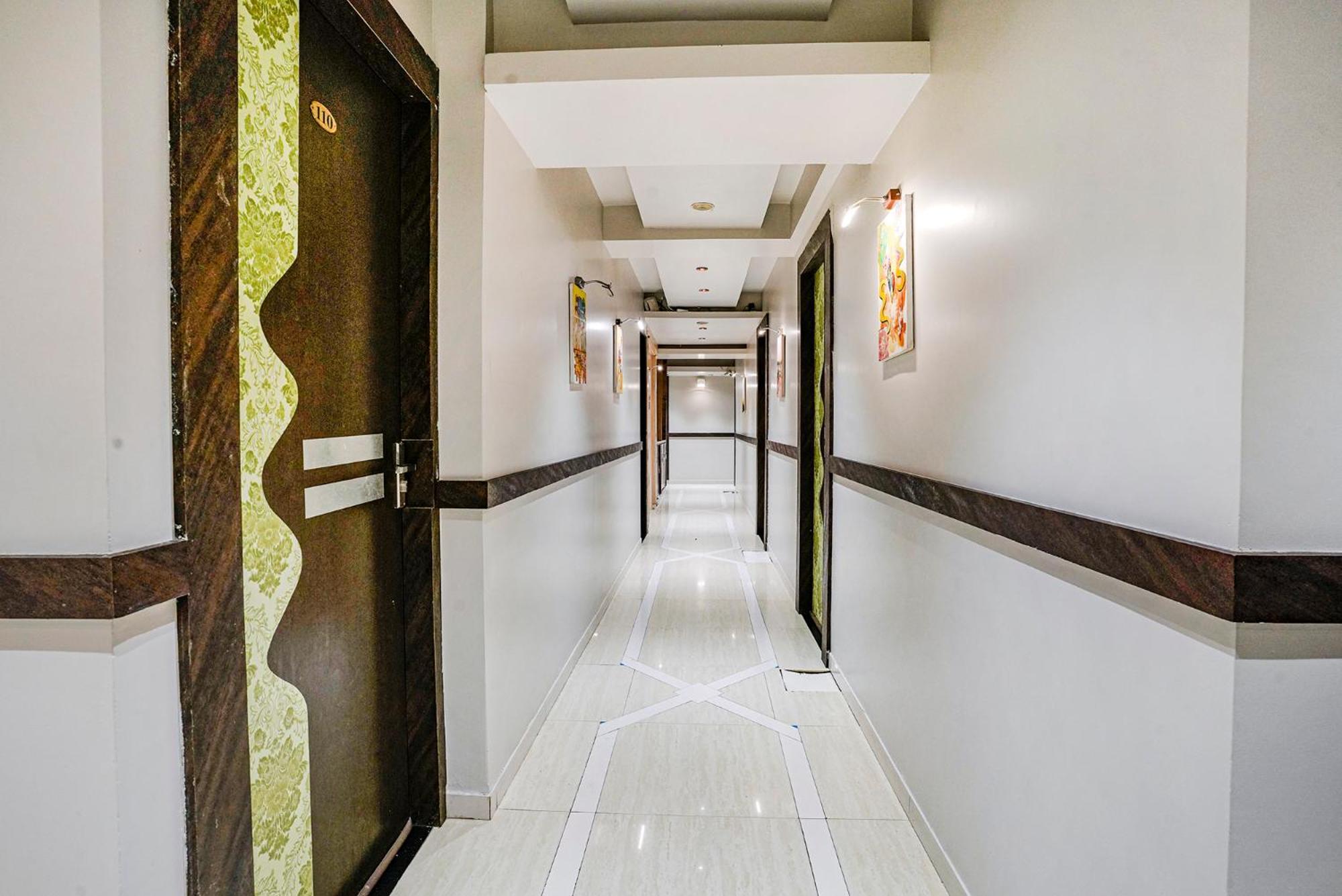 Fabexpress Amber Corp Inn - Nr Nesco Exhibition Center مومباي المظهر الخارجي الصورة