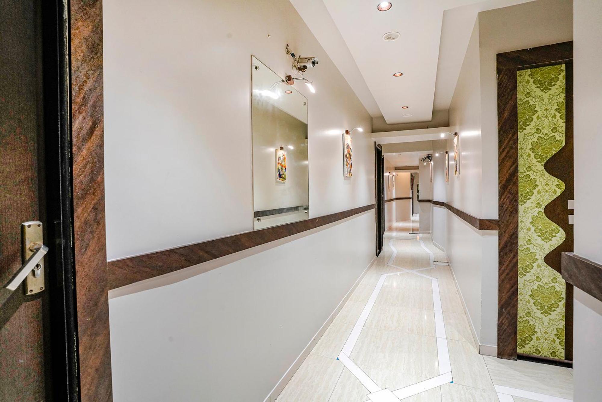 Fabexpress Amber Corp Inn - Nr Nesco Exhibition Center مومباي المظهر الخارجي الصورة